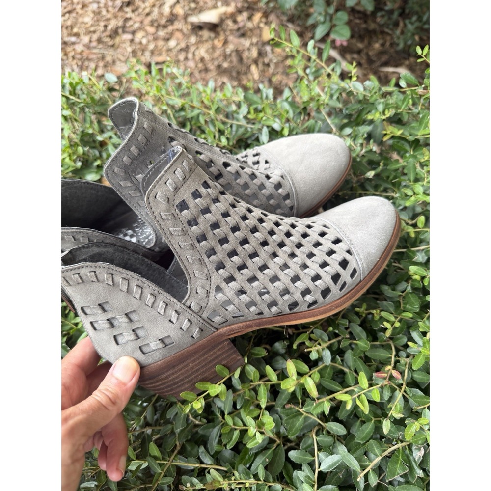 Vince Camuto Leather Phortiena Booties 6.5 Grey Woven Laser Cut Ankle Boots